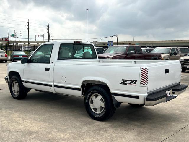 Photo of 1998 White GMC Sierra 1500