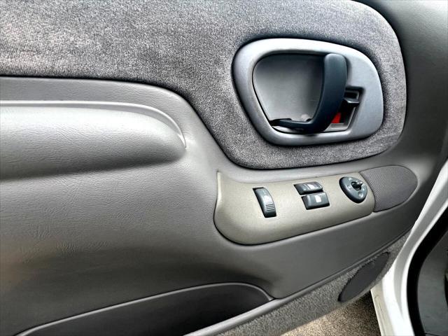 Photo of 1998 White GMC Sierra 1500