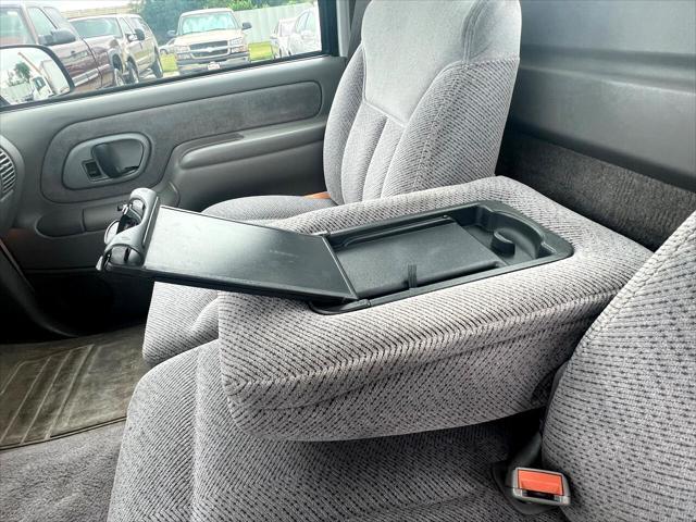 Photo of 1998 White GMC Sierra 1500