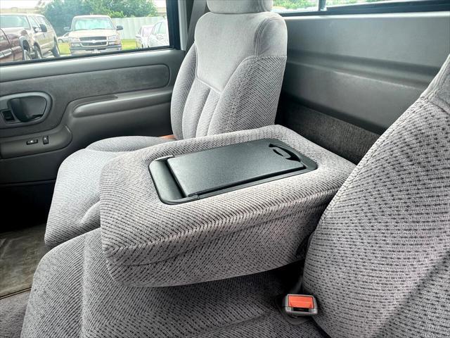 Photo of 1998 White GMC Sierra 1500