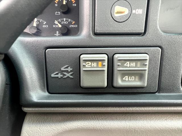 Photo of 1998 White GMC Sierra 1500
