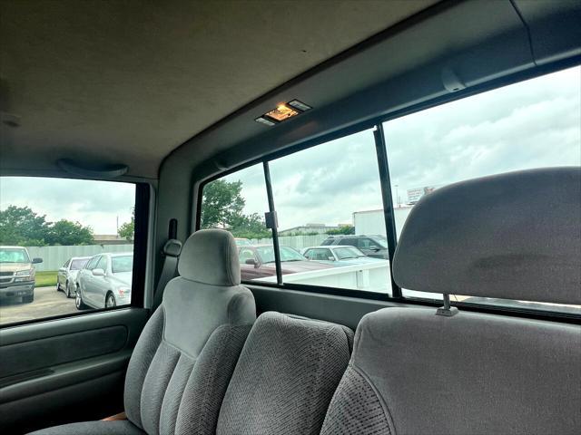 Photo of 1998 White GMC Sierra 1500