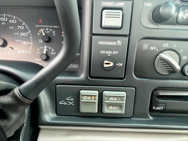 Photo of 1998 White GMC Sierra 1500