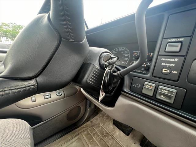 Photo of 1998 White GMC Sierra 1500