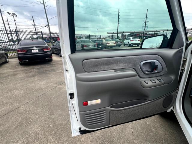 Photo of 1998 White GMC Sierra 1500