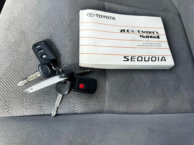 Photo of 2005 Silver Sky Metallic Toyota Sequoia