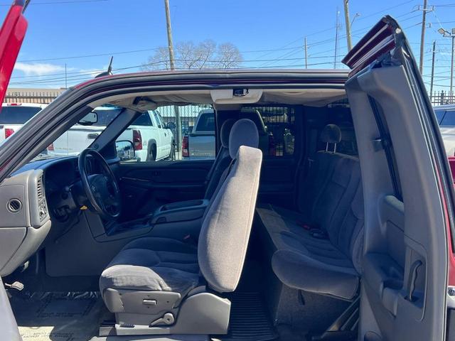 Photo of 2004 Maroon GMC Sierra 1500