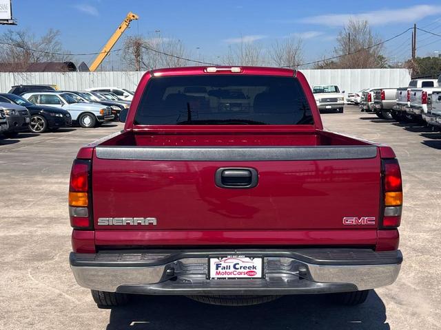 Photo of 2004 Maroon GMC Sierra 1500