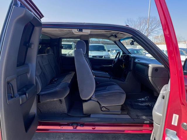 Photo of 2004 Maroon GMC Sierra 1500