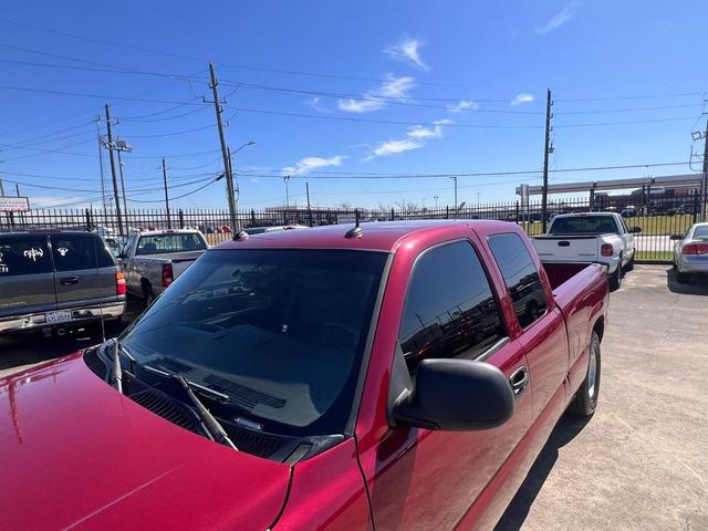 Photo of 2004 Maroon GMC Sierra 1500