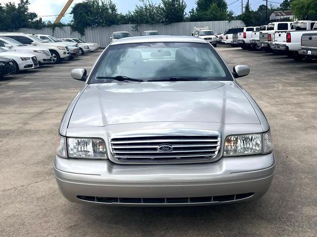 Photo of 2011 Silver Birch Metallic Ford Crown Victoria