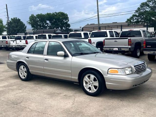 Photo of 2011 Silver Birch Metallic Ford Crown Victoria