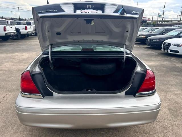 Photo of 2011 Silver Birch Metallic Ford Crown Victoria