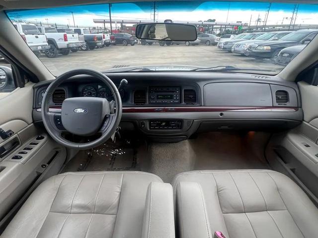 Photo of 2011 Silver Birch Metallic Ford Crown Victoria