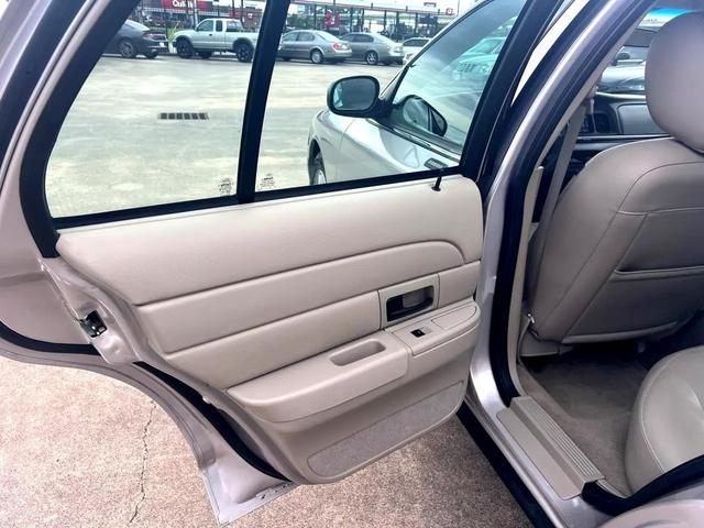 Photo of 2011 Silver Birch Metallic Ford Crown Victoria