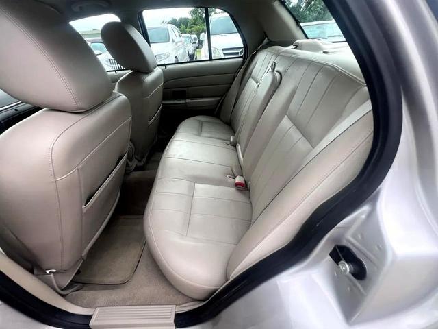 Photo of 2011 Silver Birch Metallic Ford Crown Victoria