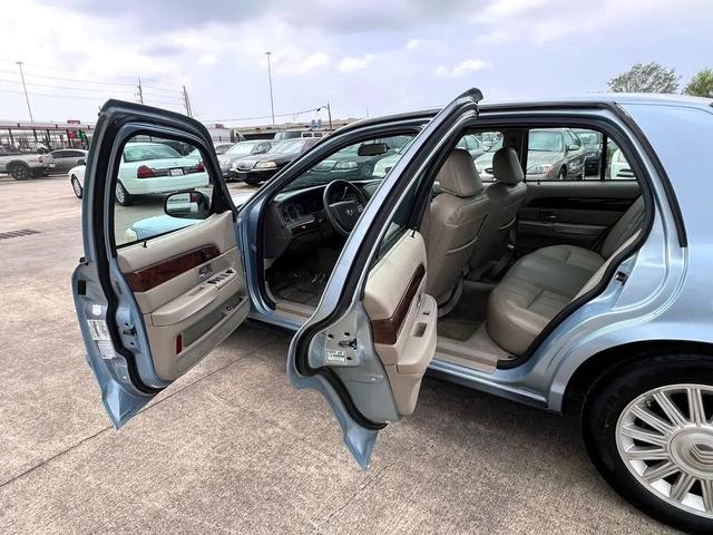 Photo of 2009 Blue Mercury Grand Marquis