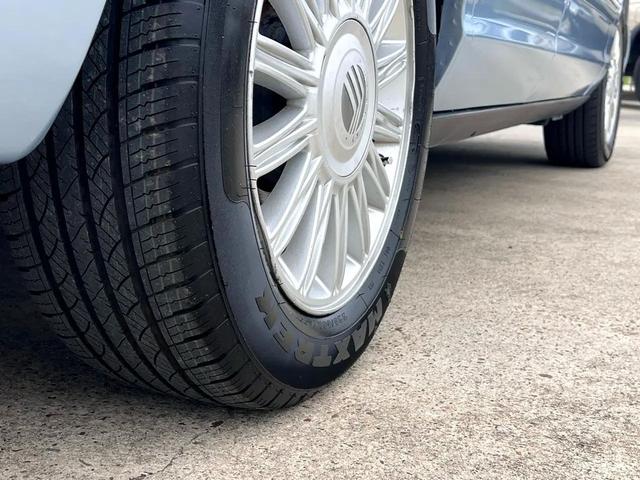 Photo of 2009 Blue Mercury Grand Marquis