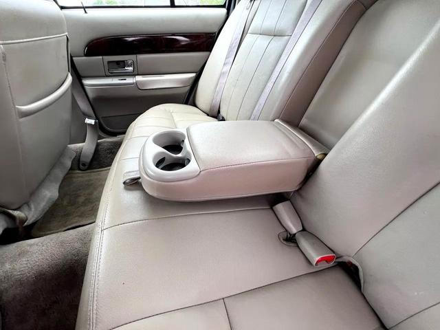 Photo of 2009 Blue Mercury Grand Marquis