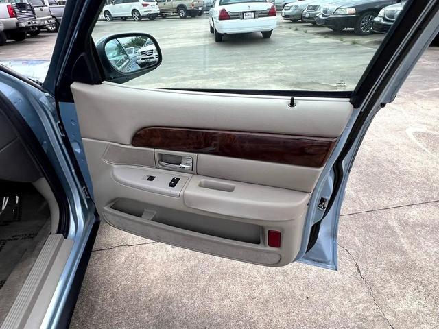 Photo of 2009 Blue Mercury Grand Marquis