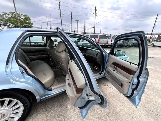 Photo of 2009 Blue Mercury Grand Marquis