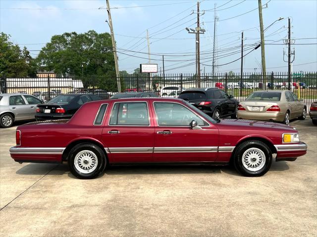Photo of 1990 Burgundy Lincoln Town Car