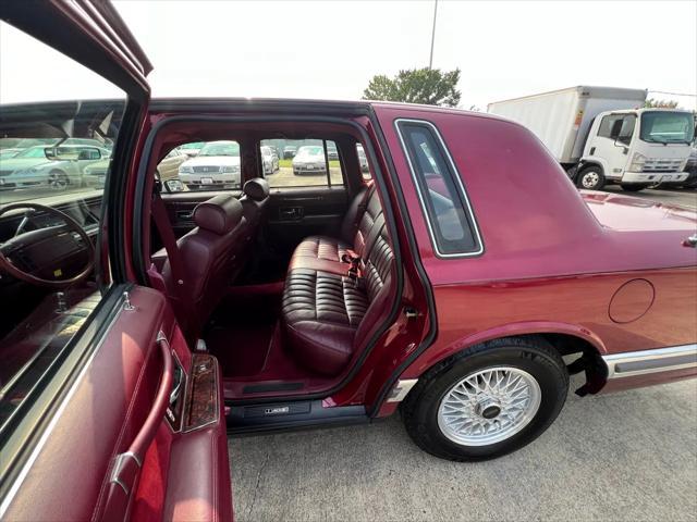 Photo of 1990 Burgundy Lincoln Town Car