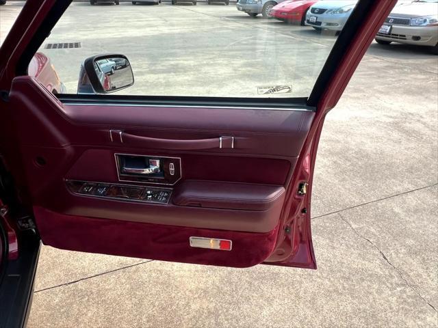 Photo of 1990 Burgundy Lincoln Town Car
