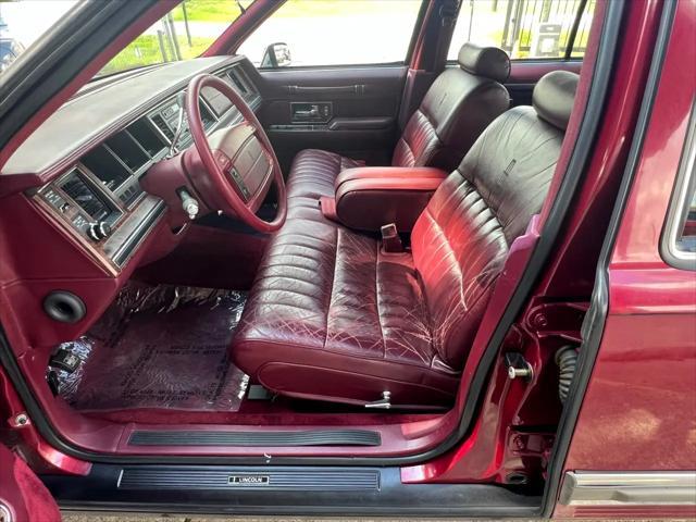 Photo of 1990 Burgundy Lincoln Town Car