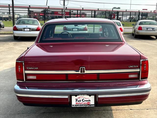 Photo of 1990 Burgundy Lincoln Town Car