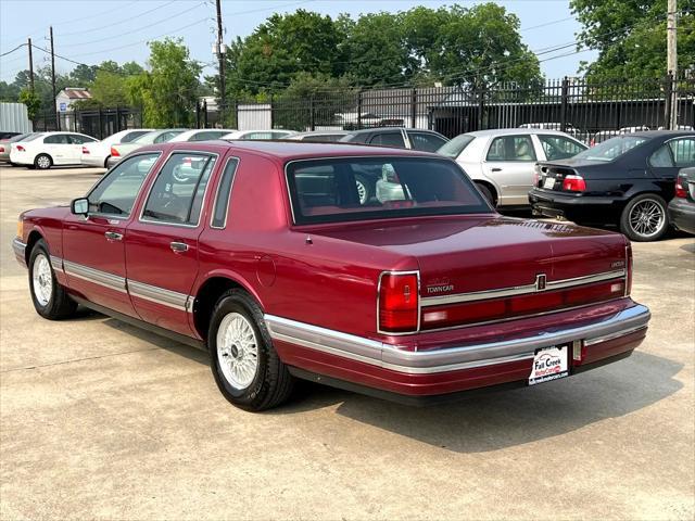 Photo of 1990 Burgundy Lincoln Town Car