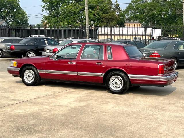Photo of 1990 Burgundy Lincoln Town Car