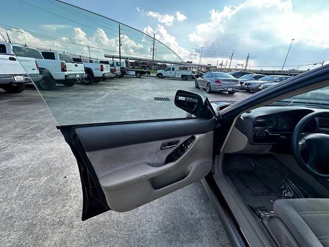 Photo of 2001 Winestone Pearl/Titanium Pearl Subaru Outback