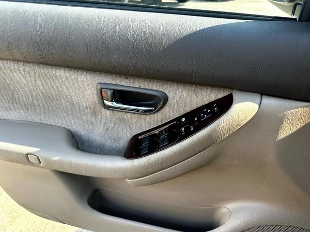 Photo of 2001 Winestone Pearl/Titanium Pearl Subaru Outback