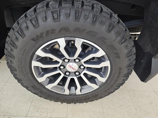 Photo of 2023 Summit White GMC Sierra 1500