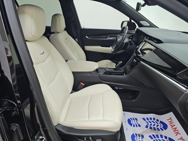 Photo of 2022 Stellar Black Metallic Cadillac XT6