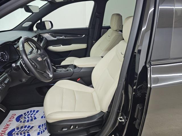 Photo of 2022 Stellar Black Metallic Cadillac XT6