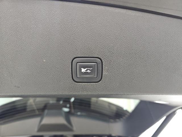 Photo of 2022 Stellar Black Metallic Cadillac XT6