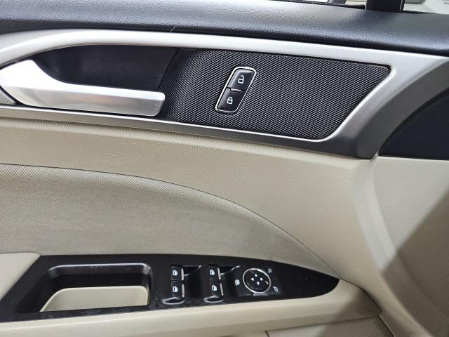 Photo of 2017 White Gold Ford Fusion
