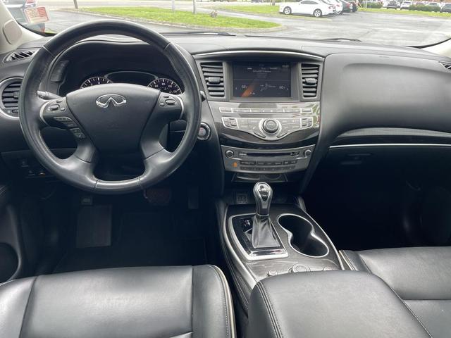 Photo of 2019 White INFINITI QX60