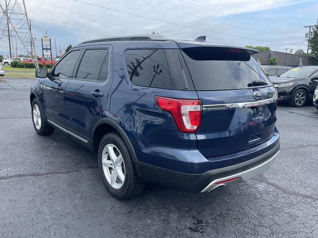 Photo of 2016 Blue Ford Explorer