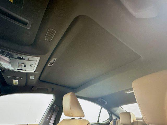 Photo of 2020 Obsidian Lexus ES 350