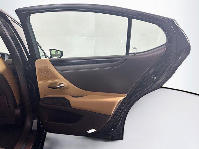 Photo of 2020 Obsidian Lexus ES 350