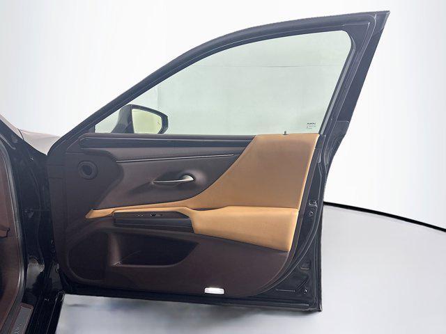 Photo of 2020 Obsidian Lexus ES 350
