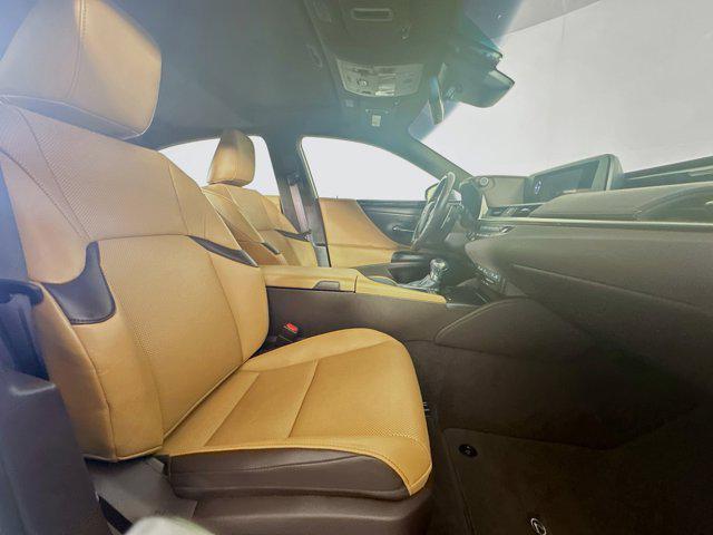 Photo of 2020 Obsidian Lexus ES 350