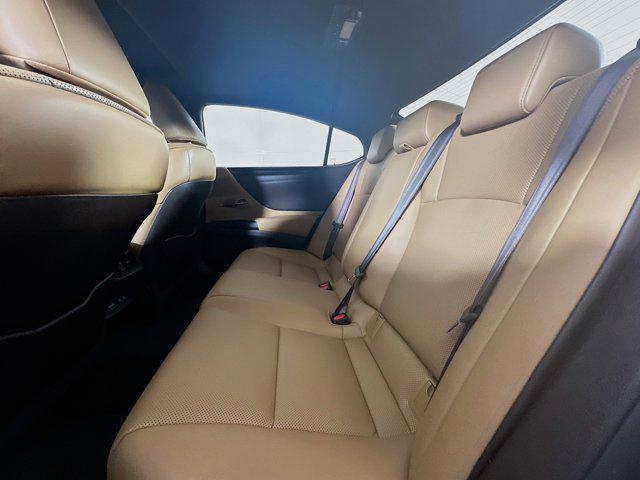 Photo of 2020 Obsidian Lexus ES 350