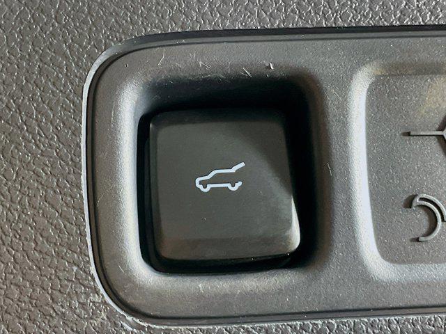 Photo of 2024 Agate Black Metallic Ford Expedition