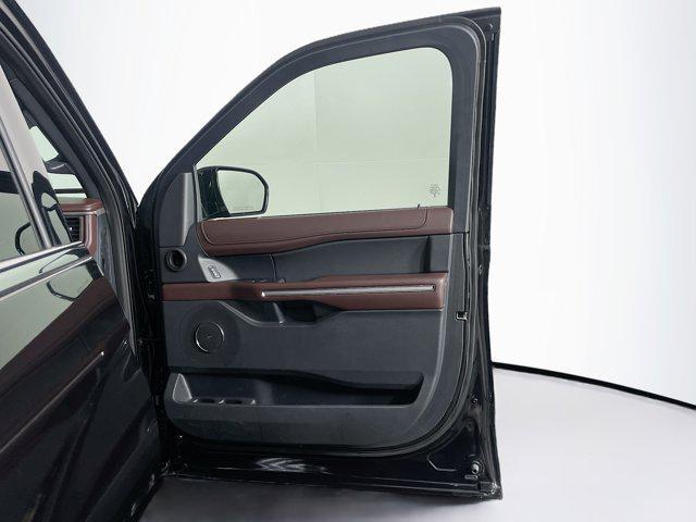 Photo of 2024 Agate Black Metallic Ford Expedition