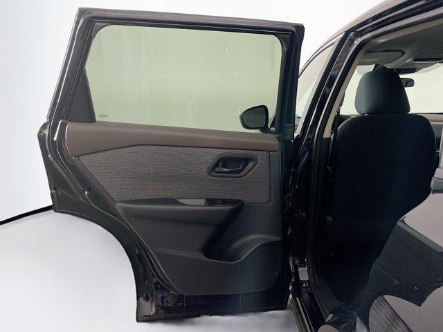 Photo of 2023 Super Black Nissan Rogue