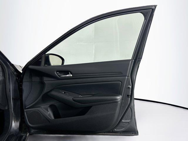 Photo of 2024 Gun Metallic Nissan Altima